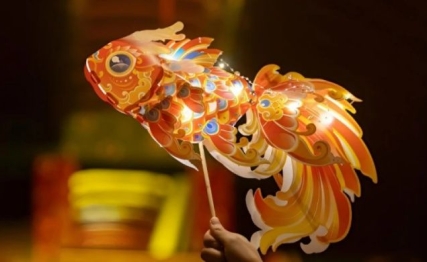 灯火阑珊处的千年情缘：元宵节，中国人的浪漫底色